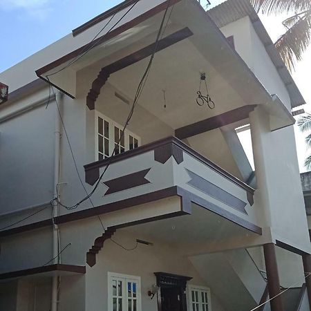 Frangipani Holiday Home Fort Kochi Экстерьер фото