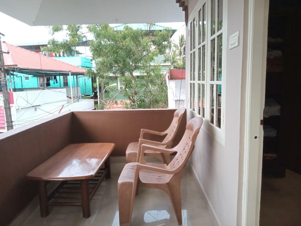 Frangipani Holiday Home Fort Kochi Экстерьер фото
