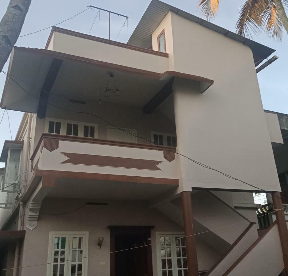 Frangipani Holiday Home Fort Kochi Экстерьер фото