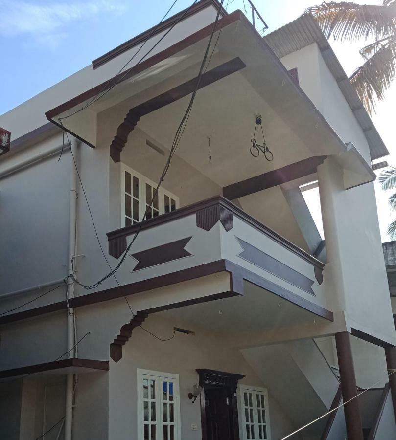 Frangipani Holiday Home Fort Kochi Экстерьер фото